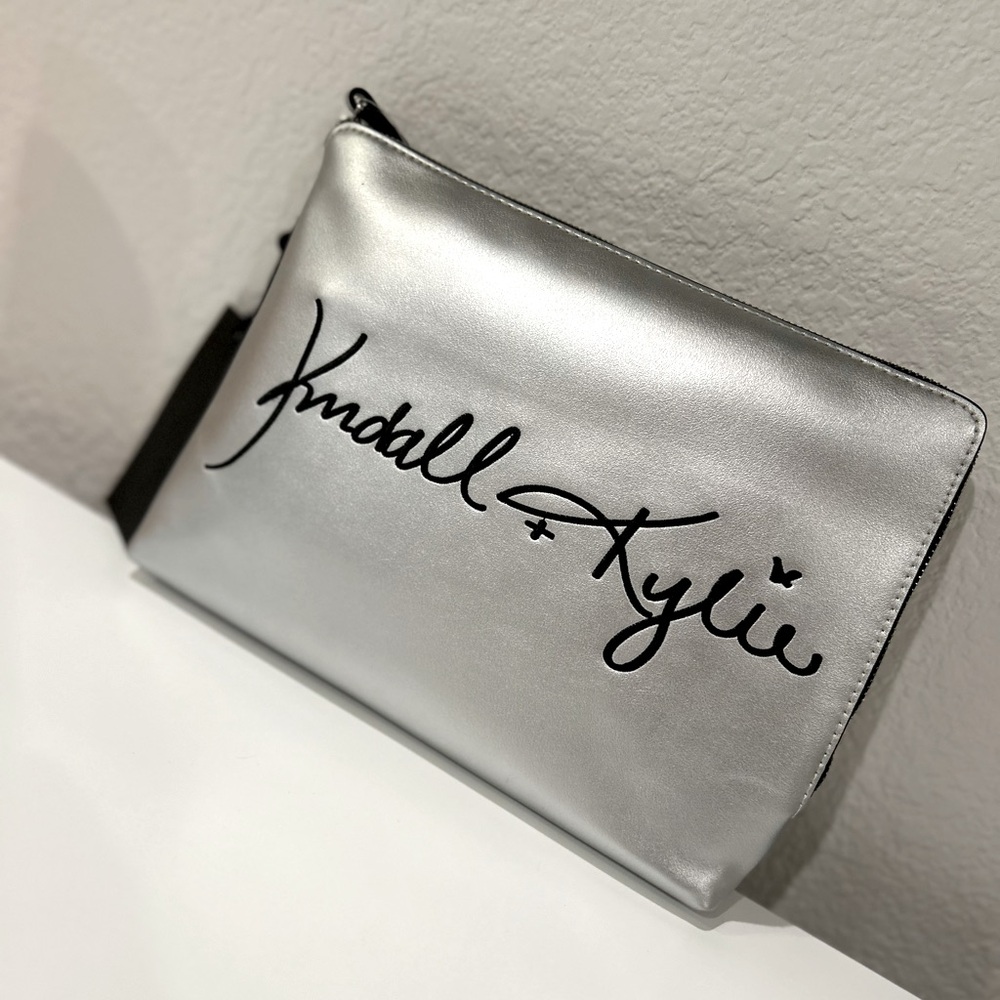 Kendall and Kylie oversized wristlet 💕